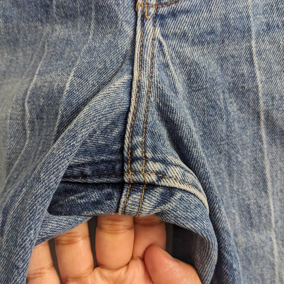 Abercrombie & Fitch High Rise Mom Jeans - Picture 6 of 7